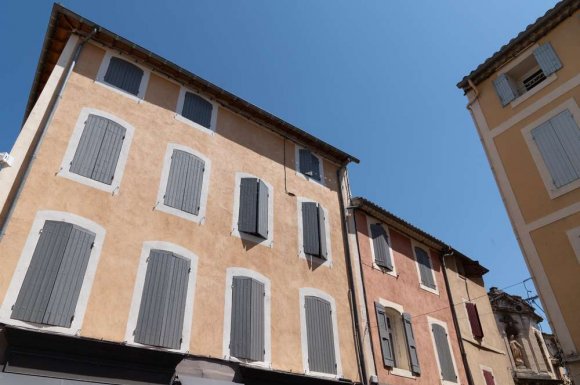 Restauration de façade en pierre d'un immeuble ancien - Nice - POKO BATI